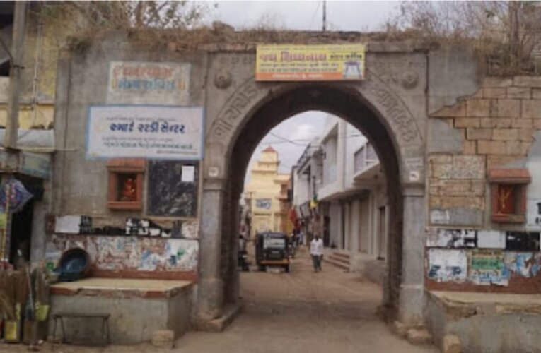 હળવદ તાલુકા ચરાડવા ગામે તાલુકા પંચાયત ના ઉપપ્રમુખ સહિત ૫ વ્યક્તિઓને એકજ દિવસ મા કોરોનો પોઝિટિવ આવ્યા.