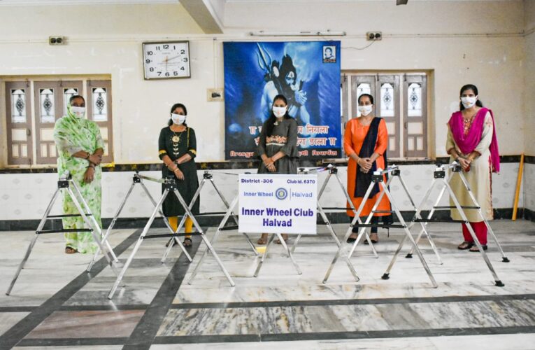 ઇનરવિલ ક્લબ ઓફ હળવદ દ્વારા બાળકો માટે ઘોડીયા સમાજવાડીઓમાં અર્પણ કરવામાં આવ્યા..