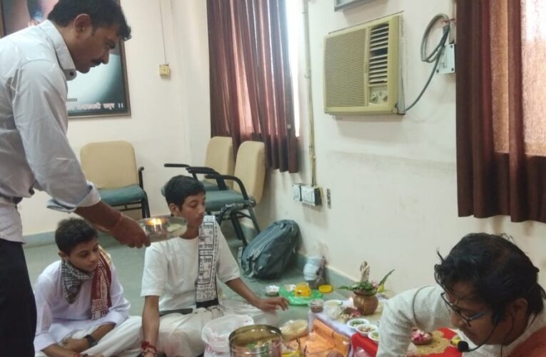 હળવદ નગરપાલિકા નવયુકત પ્રમુખએ સત્ય નારાયણ ભગવનની કથા કરી ને વિધીસર પ્રમુખનો ચાજૅ સંભાળીયો.