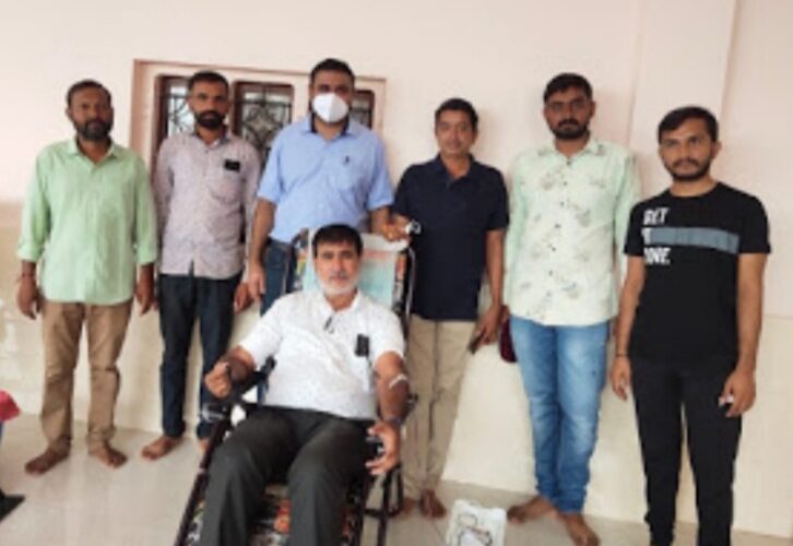 હળવદ તાલુકાનાં રાતાભેર ગ્રામ જનો‌ દ્રારા કોરોના દદીઁઓ માટે બ્લડ ડોનેશન કેમ્પ નુ આયોજન કર્યું ૫૫ બોટલ બ્લડ ની એકત્રીત કરાઈ