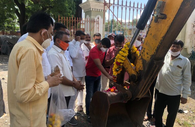 Gondal-ગોંડલ નગરપાલિકા દ્વારા સંગ્રામજી હાઇસ્કુલ નાં ગ્રાઉન્ડ ખાતે વોકિંગ જોન નું ગણેશભાઈ જાડેજા હસ્તે ખાતમુહૂર્ત કરવામાં આવ્યુ.