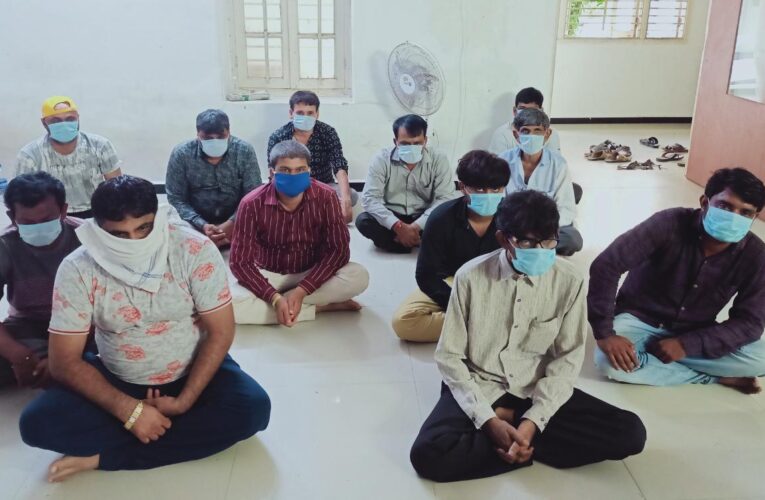 ચરાડવા ગામે વાડીની ઓરડીમાંથી જુગાર ધામ ઝડપાયું , 12 ની ધરપકડ.