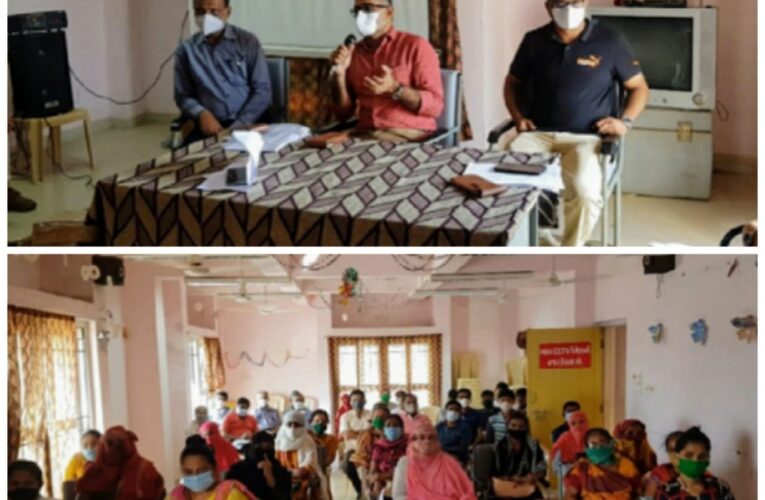 Dhoraji-ધોરાજીમાં કોરોના અંગે ડોર ટુ ડોર સર્વે માટે 46 ટીમોની રચના ટેસ્ટીંગ શરૂ            ડેપ્યુટી કલેકટર મિયાણીની ઉપસ્થિતિમાં આરોગ્ય કર્મચારીઓની બેઠક યોજાઇ.