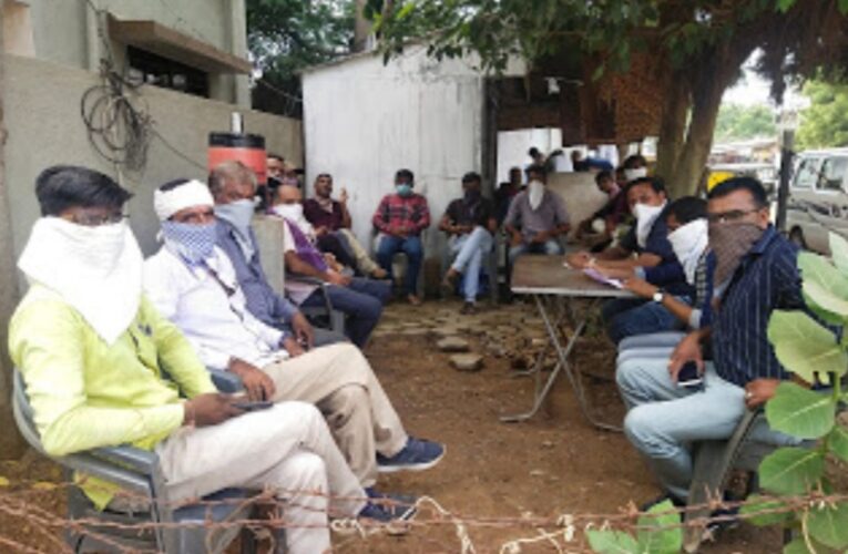 Halvad-Morbi-હળવદ વીજ કંપનીના કોન્ટ્રાકટરો‌ ઓ વિવિધ પ્રશ્નો ઓ હલ નહીં થતાં ૩૨ કોન્ટ્રાક્ટરોઓ હડતાલ પર ઉતરી જતા દોડધામ.