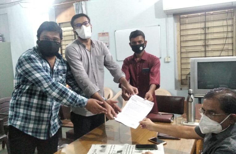 Upleta-Rajkot ગૌમાતાને રાષ્ટ્રીય માતાનો દરજ્જો આપવાની માંગ સાથે ઉપલેટા મામલતદારને આવેદનપત્ર પાઠવ્યું.