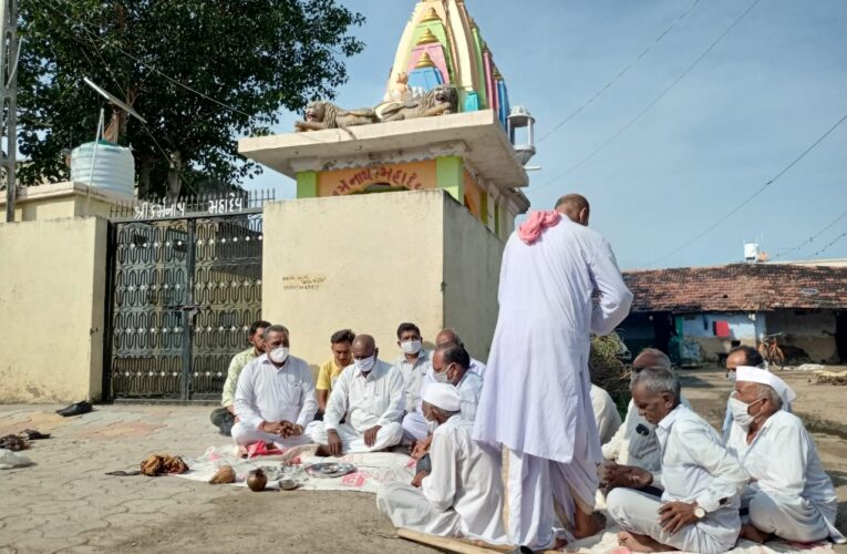 Jasdan:-Rajkot રાજકોટ જીલ્લા પંચાયત સાણથલી સીટ ના મેઘપર ગામ મા જીલ્લા પં. સ્વભંડોળ માથી વિવિધ વિકાસ કામોનું ખાત મુહૂર્ત કરવામાં આવ્યું.