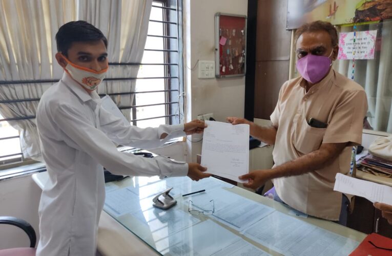 Gondal-Rajkotગોંડલ યુવા કૉંગ્રેસ દ્વારા કરારી ખેતી બિલ ના વિરોધ મા મામલતદાર ને અપાયું આવેદન.