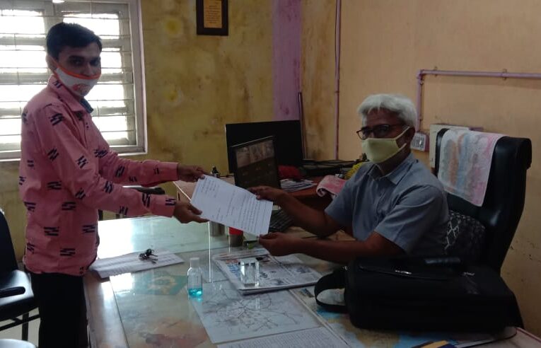 Gondal.Rajkot    ૧૧ મહિના નું કામ ૪ વર્ષે અડધું પણ ન થતા:ગોંડલ એસ ટી બસ સ્ટેન્ડ નું કામ પુનઃ શરુ કરવા યુવા કોંગ્રેસ દ્વારા આવેદન આપવામાં આવ્યું.