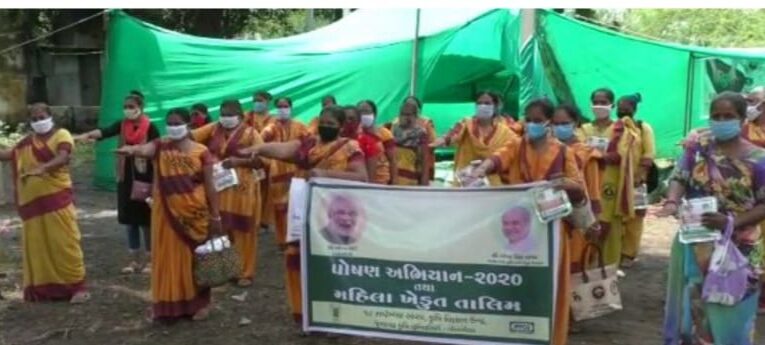 Dhoraji-Rajkot રાજકોટ જિલ્લાના ધોરાજી નજીક પીપળીયા ખાતે આવેલ કૃષિ વેજ્ઞાનનિક સંશોધન કેન્દ્ર ખાતે પોષણ માસ ની ઉજવણી કરવામાં આવી જેમાં આંગણવાડી ની મહિલાઓ ઉપસ્થિત રહી અને જેમાં મહિલાઓ ને પોષણ વિશે માહિતી આપવામાં આવી.