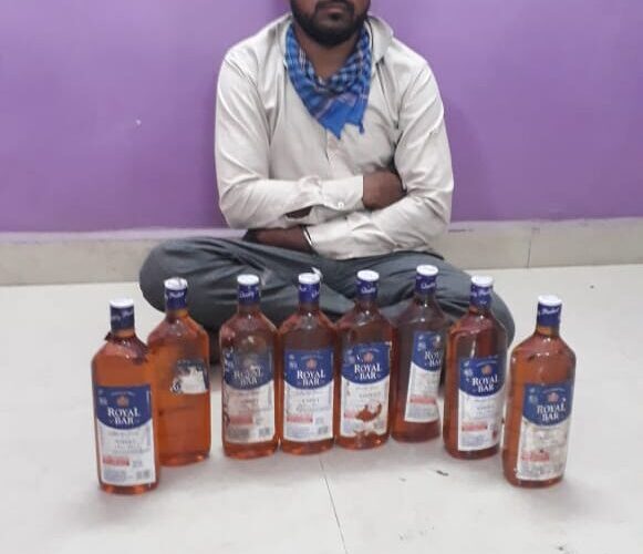 Tankara-Morbi ટંકારા તાલુકાના નસીતપર ની સીમ વિસ્તારમાં બાઈકમાં દારૂની હેરાફેરી કરતો શખ્સ ઝડપાયો.