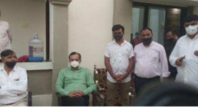 Halvad-Morbi રાજ્યના ગૃહમંત્રી પ્રદીપસિંહ જાડેજા હળવદનાં રામ વિલા બંગલોઝ ખાતે શુભેચ્છા મુલાકાતે આવી પહોંચતા ભવ્ય સ્વાગત કરાયુ.