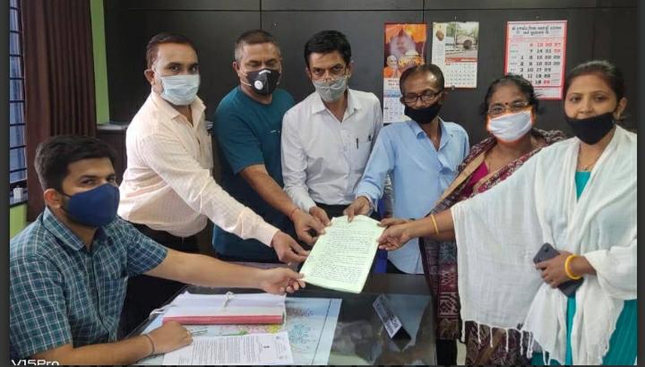 Jasdan-Rajkot જસદણના વકીલોએ સોગંદનામાં પ્રશ્ને સરકારના જાહેરનામાને રદ કરવા પ્રાંતને આવેદનપત્ર આપ્યું.