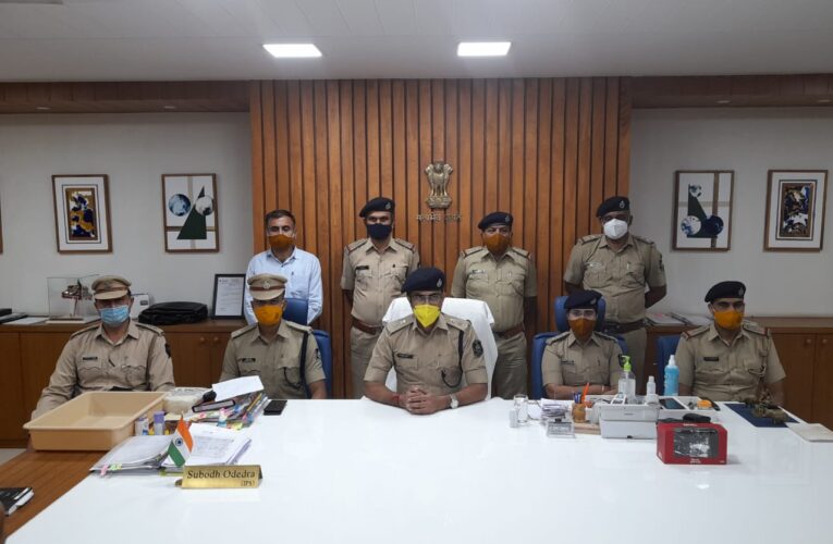 Halvad -Morbi મોરબી પોલીસ પ્રજાની મિત્ર જ નહી પાલનકર્તા પણ બની: હળવદમાં માનસીક બીમાર મહિલા સાથે દુષ્કર્મની ઘટના વખતે મળી આવેલ બાળકને પોલીસ દત્તક લીધુ.