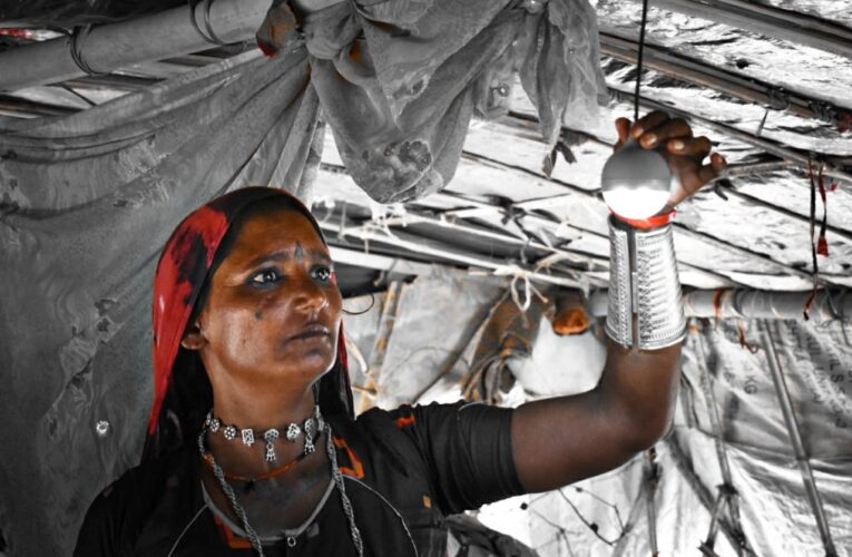 Halvad-Morbi રોટરી ક્લબ ઓફ હળવદે વિચરતી જાતિની આખી વસાહતમાં કર્યા અજવાળાં.