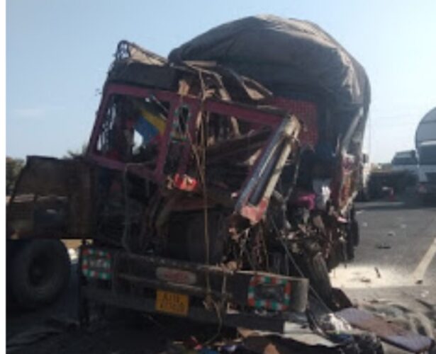 Halvad -Morbi કવાડિયા પાસે બંધ ટ્રક પાછળ ચાલુ ટ્રક અથડાતાં 35 વષૅ ના યુવકનું મોત.