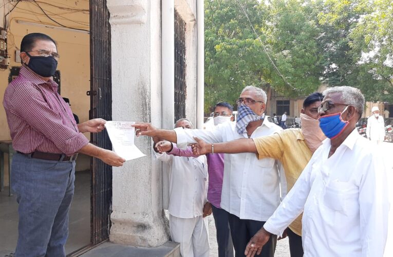 Upleta-Rajkot ઉપલેટામાં ગુજરાત કિસાન સભા દ્વારા ધરણા યોજી મામલતદારને આવેદનપત્ર પાઠવ્યું.