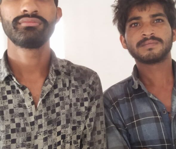 Halvad-Morbi હળવદ માર્કેટિંગ યાર્ડ માં વેપારીના થેલા માંથી ૫ લાખ ની ઉઠાંતરી કરનાર બે શખ્સોને પોલીસેએ ઝડપી પાડયા.