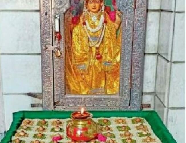 Jasdan-Rajkot   ઘેલા સોમનાથ નજીક આવેલી મીનળદેવીને ચોખા મગ સોપારીના પાટ પૂરી નવરાત્રિ ઉજવાશે.