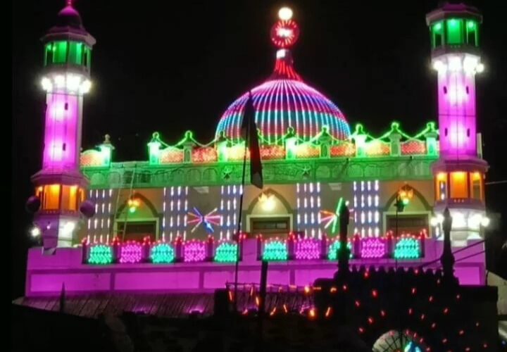 Dhoraji-Rajkot રાજકોટ જીલ્લા ધોરાજીમાં ધોરાજીમાં ઇદ-એ-મિલાદની સાદગીપૂર્ણ ઉજવણી કોરોનાના પગલે ઝુલુસ અને આમન્યાઝના કાર્યક્રમો રદ્ રાખવામાં આવ્યા.