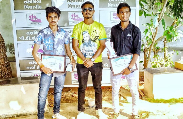 Halvad- Morbi હળવદ ની તક્ષશિલા વિદ્યાલય ના વિદ્યાર્થીઓ એ સ્કૂલ અને વતન નું નામ રોશન કર્યું: ભારતરત્ન લતામંગેશકરના જન્મદિવસની ઉજવણીના ભાગરૂપે ઓલ ઇન્ડિયા ડાન્સ સ્પર્ધામાં સોળ રાજ્યોના પ્રતિસ્પર્ધીઓને હરાવી ફાઈનલમાં પ્રવેશ મેળવી પ્રથમ નંબર  દ્રિતીય નંબર મેળવ્યો.