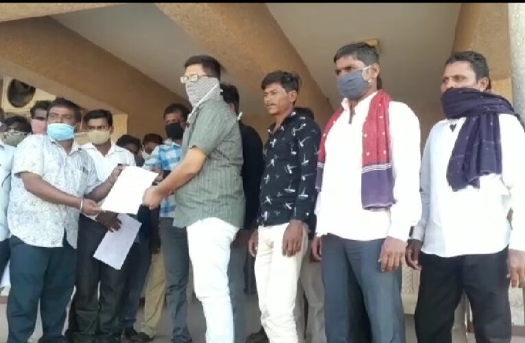 Halvad-Morbi હળવદ ધ્રાંગધ્રા ના અગરિયાઓ ને ખાનગી કંપની દ્વારા મીઠા ના પુરતા ભાવ નહીં આપતા અગરીયાઓ એ મામલતદારને આવેદનપત્ર આપવામા આવીયુ.