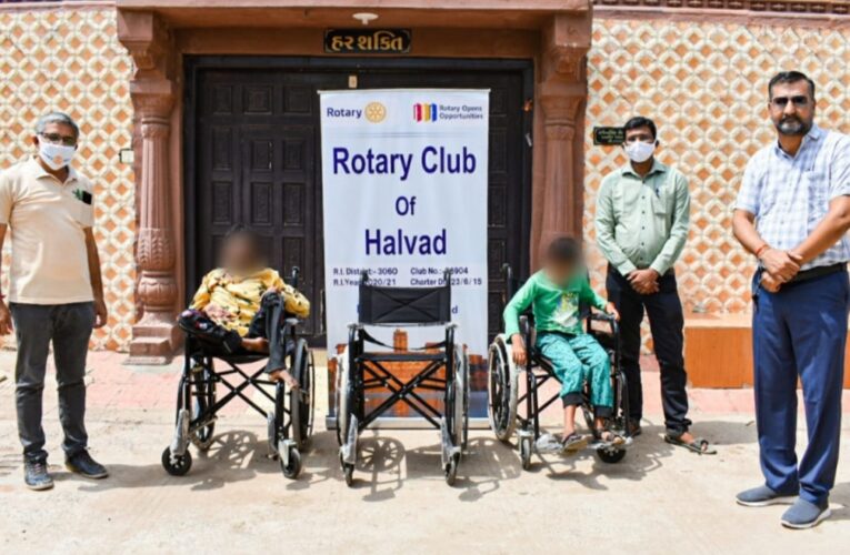 Halvad-Morbi હળવદ ગ્રામ્ય વિસ્તારના જરૂરતમંદ 3 દિવ્યાંગોને રોટરી કલબ ઓફ હળવદ દ્વારા ભગવાન મહાવીર વિકલાંગતા સહાયતા સમિતિ, અમદાવાદના સૌજન્યથી નિઃશુલ્ક 3 વ્હીલચેર અર્પણ કરવામાં આવી.