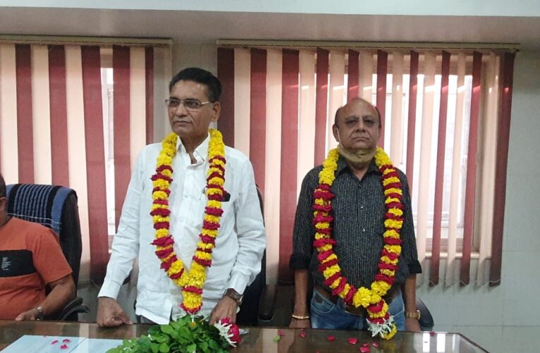 Jetpur-Rajkot જેતપુર માં લાંબા સમયથી ગવર્નીંગ બોડી દ્વારા સંચાલન કરાતું જેતપુર ડાઇંગ એન્ડ પ્રિન્ટીંગ એસોસિએશનની ગતરોજ ૨૧ કારોબારી સભ્યોની બિનહરીફ વરણી બાદ  આજે પ્રમુખ સેક્રેટરીની પણ બિનહરીફ વરણી થઈ હતી.