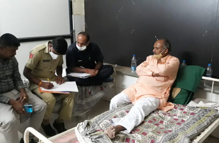 Jasdan-Rajkot જસદણનાં આંબરડી ગામની જીવન શાળાના આચાર્ય અને તેમના પરિવાર પર ટોળાનો હુમલો, 20 શખ્સો સામે ફરિયાદ નોંધાઈ.