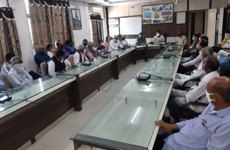 કોરોના મહામારી ને લઈ ને આજરોજ ગોંડલ પ્રાંત કચેરી ખાતે  પ્રાંત અધિકારી રાજેશ  કુમાર આલ ની અધ્યક્ષતામાં એક મિટિંગનું આયોજન કરવામાં આવ્યુ.