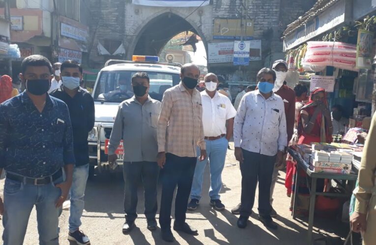 Vinchhiya-Rajkot વિંછીયામાં સરકારી તંત્ર દ્વારા લોકોને માસ્ક અને સોશિયલ ડીસ્ટન્સીંગના નિયમોનું પાલન કરાવવાની કાર્યવાહી કરાઈ.