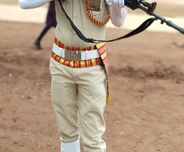 Halvad-Morbi હળવદ તાલુકાના સાપકડા ગામના એલઆરડી જવાને કોઈ અગમ્ય કારણોસર કપાળે રિવોલ્વર ધરબી આત્મહત્યા કરી ને મોત ને વ્હાલું કર્યું.