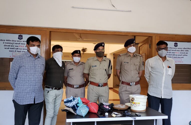 Dhoraji -Rajkot ધોરાજી સબ જેલમાં રહેલા ત્રણ આરોપીઓ પાસેથી મળી આવી પ્રોહીબીશ વસ્તુઓ અને તેમનું નેટવર્ક.