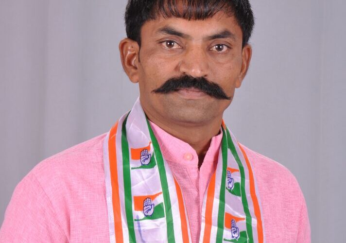 Jasdan-Rajkot કોણ કહે છે કે ભારત બંધનું એલાન નિષ્ફળ રહ્યું: 8 તરીખનું ભારત બંધ 7 તારીખની સંધ્યા ઢળે એ પહેલાં જ સફળ થઈ ગયું હતું.પ્રમુખ જસદણ શહેર કૌંગ્રેસ સુરેશભાઈ છાયાણી.