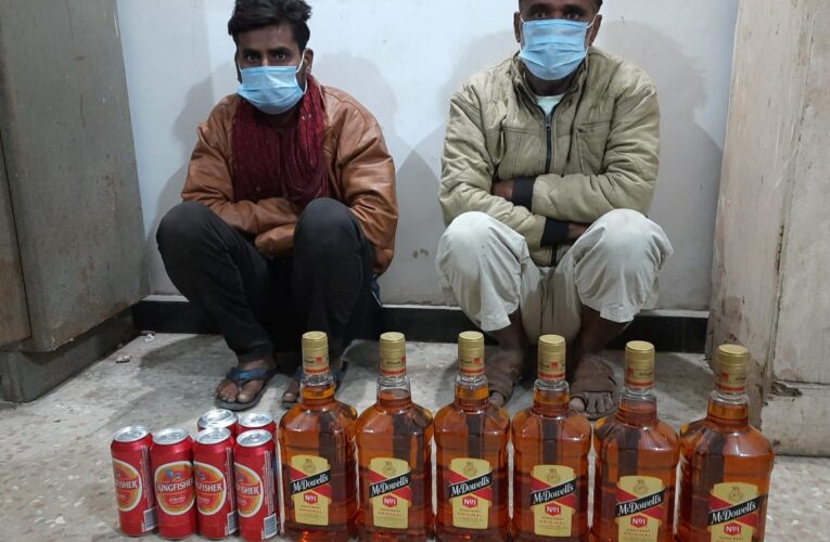 Upleta-Rajkot ઉપલેટાના કોળકી રોડ પરથી દારૂ – બિયરના જથ્થા સાથે બે ઇસમોને ઝડપી લેતી ઉપલેટા પોલીસ.