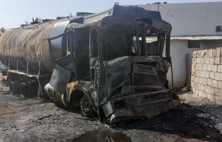 Jasdan-Rajkot જસદણ નજીક બાયો ડીઝલ ભરેલું ટેન્કર ભડભડ સળગી ઉઠ્યું, પંપનો ભાડુઆત દાઝ્યો.- ગુરૂવારે મોડી રાત્રીના બાયો ડીઝલ ભરેલું ટેન્કર સળગતા ધુમાડાના ગોટેગોટા નીકળ્યા હતા.- જસદણ ફાયર બ્રિગેડની ટીમે કલાકો સુધી પાણીનો મારો ચલાવી આગને કાબુમાં લીધી હતી.