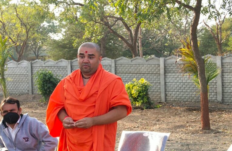 Gondal-Rajkot     રામ જન્મભૂમિ મંદિર નિર્માણ નિધિ સમર્પણ અભિયાન અંતર્ગત ખીરસરા મુકામે પ્રકૃતિનું જતન કરતા કુદરતી વાતાવરણ માં ભક્તિપ્રસાદ સ્વામી આશ્રમ માં સંત ના સાનિધ્ય માં લોધિકા તાલુકા ની સદભાવના બેઠક યોજાઈ.