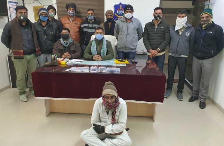 Dhoraji-Rajkot ધોરાજીમાં રૂા.21950ના ચરસના જથ્થા સાથે એક શખ્સને ઝડપી પાડતી એસઓજી ટીમ.