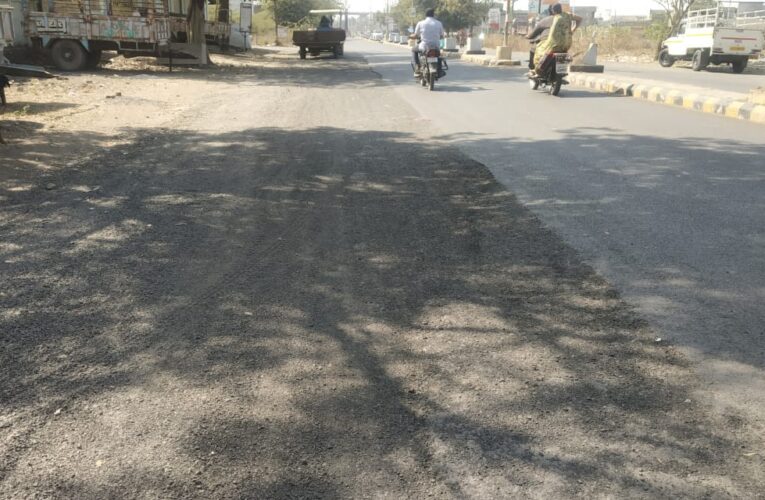 Jasdan-Rajkot પ્રજાના પૈસાનું પાણી: જસદણમાં બે મહિના પહેલા જ બનાવેલા નવા ડામર રોડમાં ડામર જ ઉખડી ગયો.