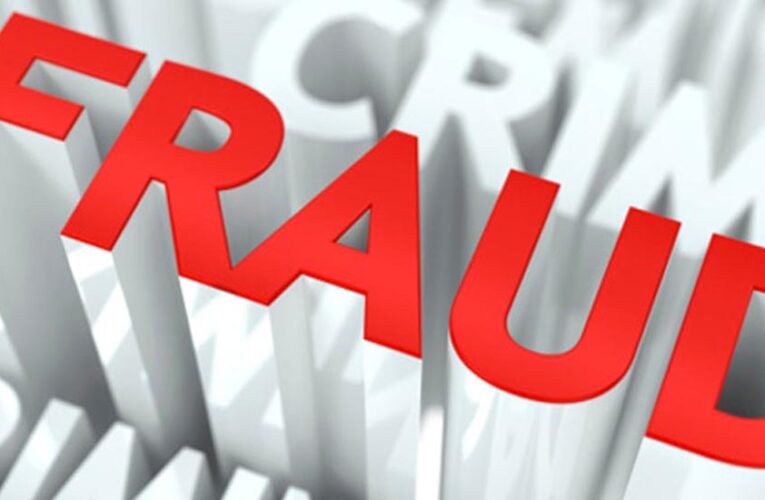 Dhoraji-Rajkot ધોરાજીમાં આવેલી કિશાન ખેતી વિષયક સેવા સહકારી મંડળીમાં મંત્રીએ પ્રમુખની જાણ બહાર કોરા ચેકમાં સહીઓ કરી ચેક વટાવી, રોજમેળ તથા પી.એફ.ખાતાવહીમાં ખોટી નોંધ કરી પોતાના પર્સનલ ખાતામાં રૂા.૧૪.૪૦ લાખ ટ્રાન્સફર કરી ઉચાપત કરતાં પોલીસમાં ફરિયાદ નોંધાઈ.