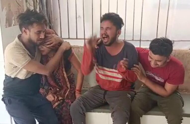 Jetpur-Rajkot જેતપુરમાં કચરો ઉપાડતી વાને 4 વર્ષના બાળકને કચડ્યો, એકના એક લાડકાએ દુનિયા છોડતાં માતા-પિતાનું હૈયાફાટ રુદન.