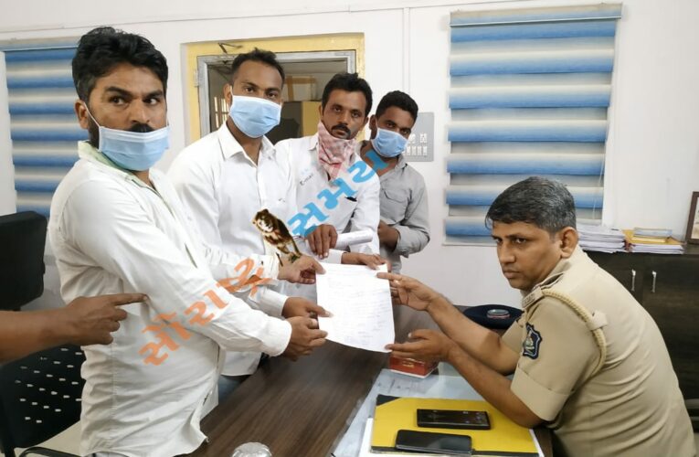 Rajkot-Jetpur       SC સમાજ દ્વારા બાબાસાહેબ આંબેડકરની પ્રતિમા પાસેથી ટ્રાફિક દૂર કરવાની માગ સાથે પોલીસને અપાયું આવેદન.