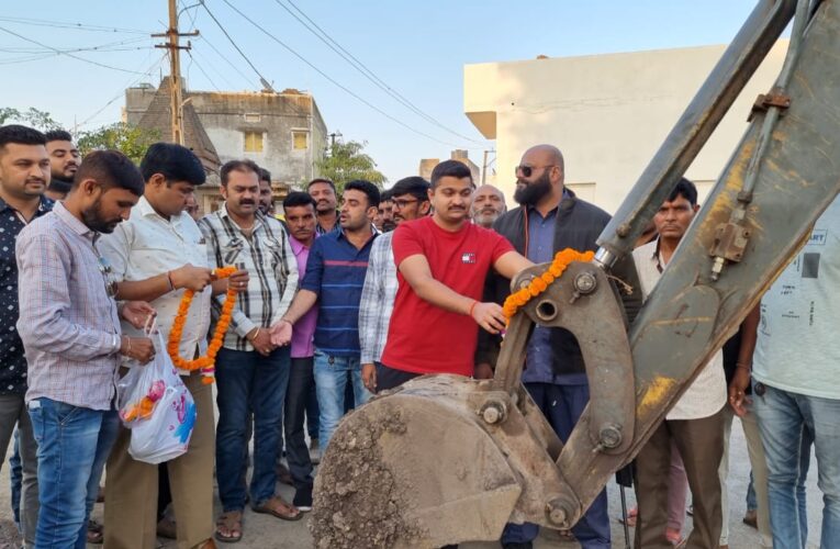 Gondal-Rajkot    ગોંડલ નગરપાલિકા દ્વારા ૨૬ લાખના ખર્ચે જુદાજુદા ત્રણ કામોનું ખાતમુહૂર્ત તથા લોકાર્પણ કરવામાં આવ્યું.