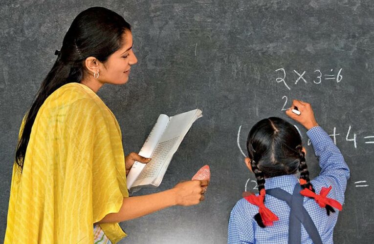 Gandhinagar-શિક્ષકો માટે બદલીને લઈને રાહતના સમાચાર, સરકારે બદલીના નિયમોમાં ફેરફાર કરતા ૨ લાખ શિક્ષકોનો થશે મોટો ફાયદો.