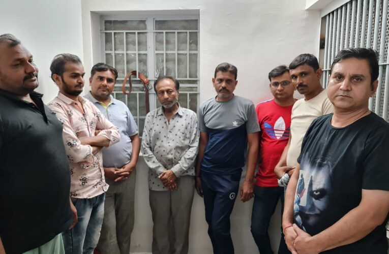 Gondalગોંડલ શહેર ના જેતપુર રોડ વૂદાવન નગર -૫ માંથી આઠ જુગારીઓ ને ગંજીપતાના પાના વડે તીનપત્તી નો જુગાર રમતા કુલ રોકડ રકમ રૂ. ૯૨,૬૦૦/- સહિત કુલ રૂ. ૧,૬૨,૬૦૦/- ના મુદામાલ સાથે પકડી પાડતી રાજકોટ રૂરલ લૉકલ ક્રાઇમ બ્રાન્ચ.