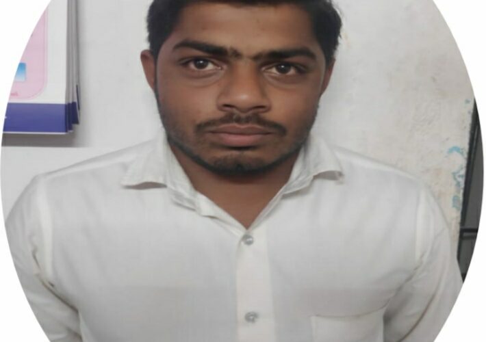 Vichhiya-Jasdan-વિછીયામાં બીલ વગરના મોબાઇલની લે-વેચ કરતા શખ્સને રૂરલ એસઓજીએ પકડી પાડી ૧૮ મોબાઇલ કબ્જે કર્યા હતા.