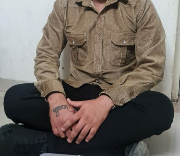 Gondal-ગોંડલ સીટી  વિસ્તારમાંથી ગેરકાયદેસર હથિયાર(પીસ્ટલ) સાથે નયન બતાળા (ભરવાડ)ને પકડી પાડતી રાજકોટ ગ્રામ્ય એસ.ઓ.જી.બ્રાંચ.