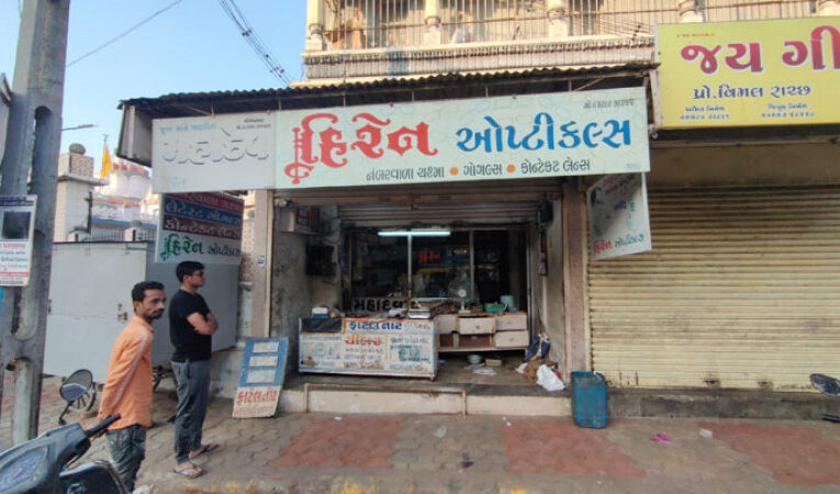 Gondal-Rajkot-ગોંડલમાં દૂકાનના તાળા તોડી પાંચ લાખની રોકડ ઉઠાવી જતા તસ્કરો.