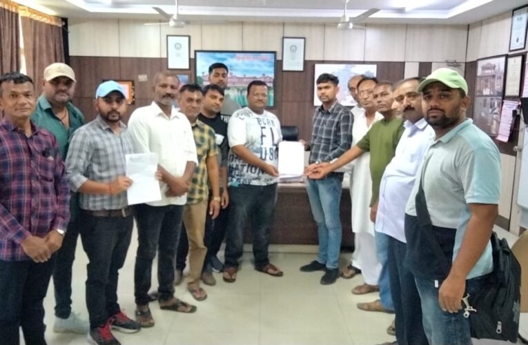 Gondal-Rajkot-ગોંડલ કોંગ્રેસે પેપર લીક કૌભાંડ ઉજાગર કરનાર યુવાન વિરુદ્ધ થયેલ ખોટી કાર્યવાહી સામે આવેદનપત્ર આપ્યું.