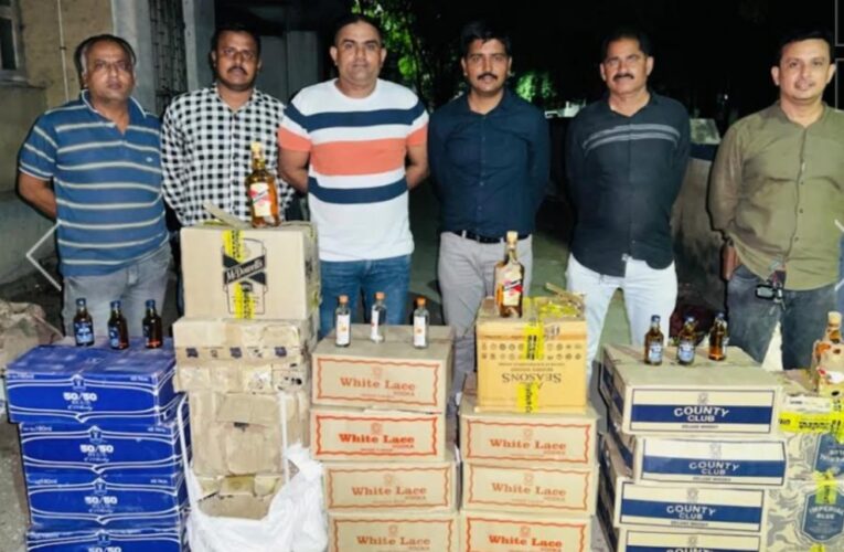 રાજકોટની માધાપર ચોકડી પાસેથી ૮૦૪ બોટલ દારૂ ભરેલો ટ્રક પકડાયો.