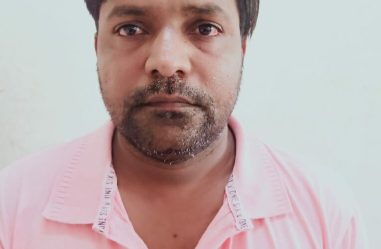 ગોંડલ સ્ટેશન પ્લોટ માં GEB ઓફિસ પાસે થી 6 બોટલ દારૂ સાથે એક ઇસમ ને પકડી પાડ્યો.